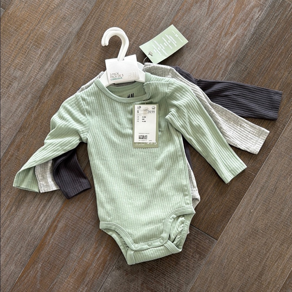 NWT H&M 3-Pack Ribbed Bodysuits - Green, Gray, Charcoal (Size 4-6mo)